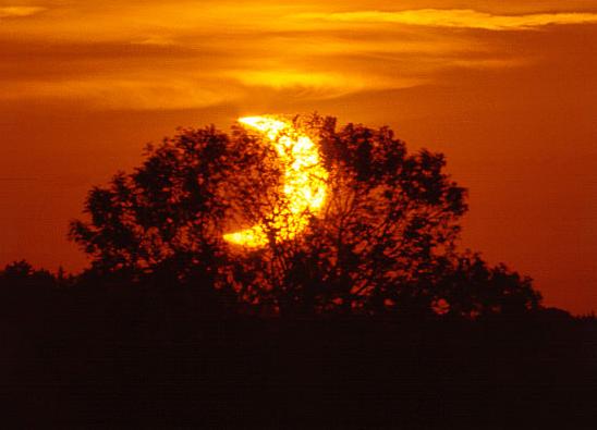 Partielle Sonnenfinsternis vom Mai 2003
